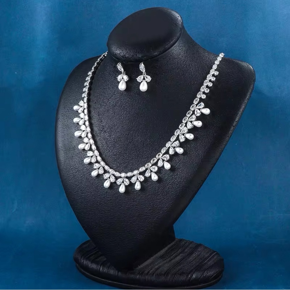 Wedding / formal / bridal Cubic Zirconia and Pearl Bridal necklace Set
